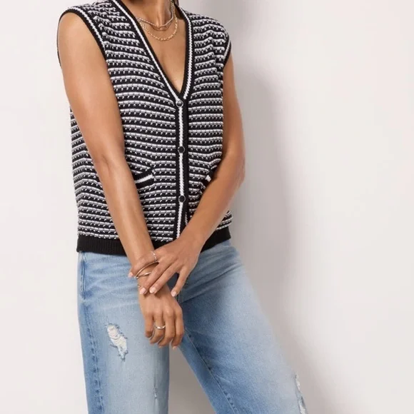 Evereve Willa Lady Like Vest - Picture 10 of 11